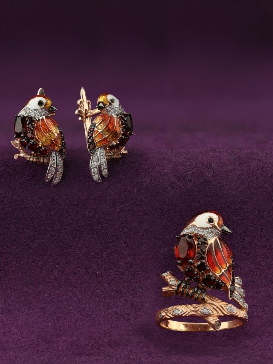 Кольцо из золота c эмалью, фианитом и гранатом