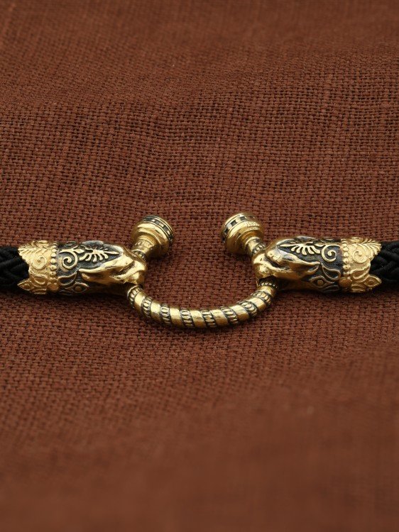 Шнурок шёлковый из лимонного золота c шёлковым шнурком