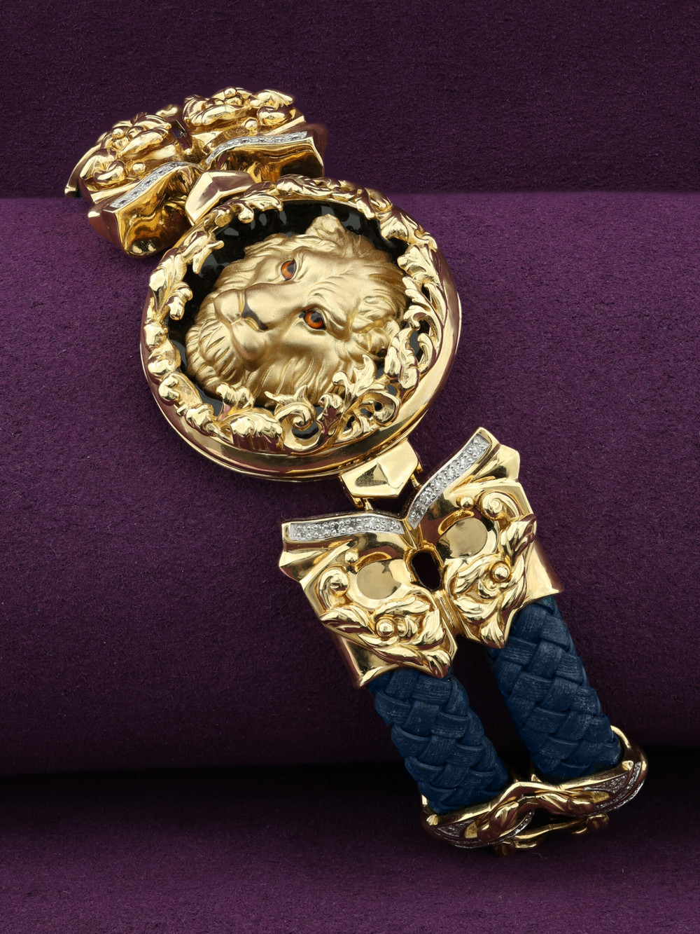 Браслет из лимонного золота c эмалью, бриллиантами, кожаным шнурком и ониксом