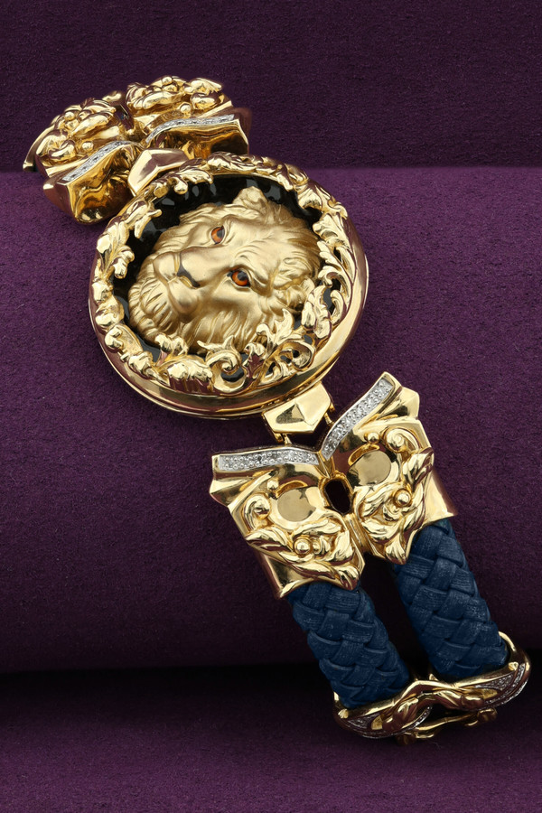 Браслет из лимонного золота c эмалью, бриллиантами, кожаным шнурком и ониксом