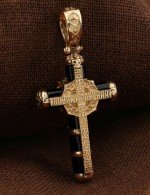Крест из золота 585 пробы c ониксом
