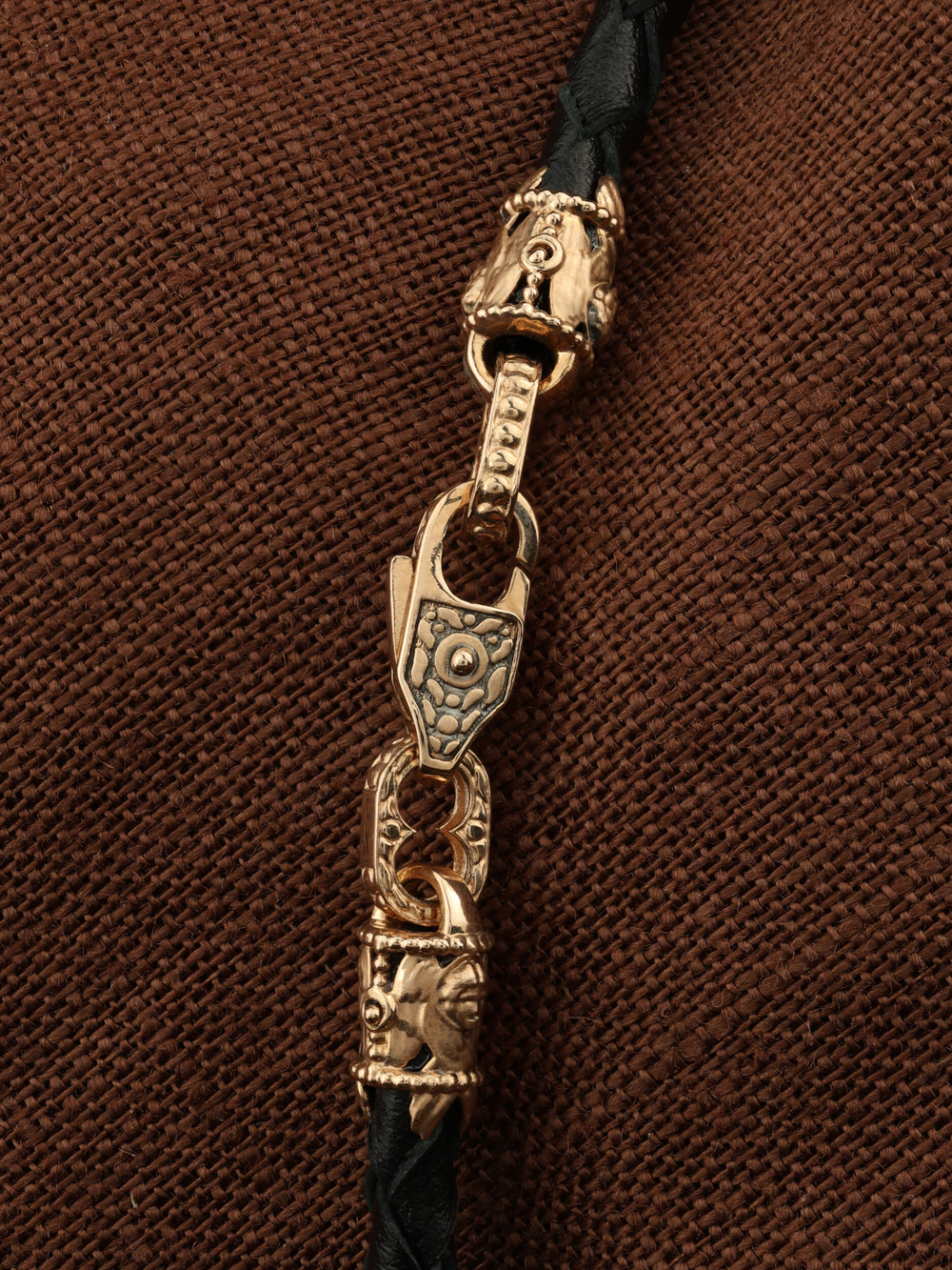 Гайтан из золота c кожаным шнурком