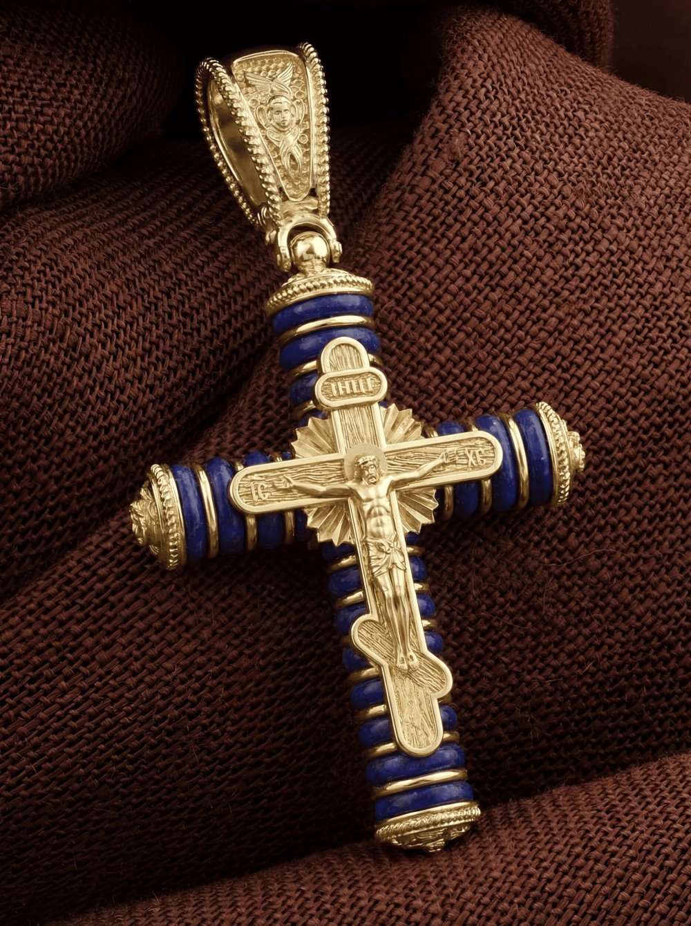 Крест из лимонного золота c лазуритом