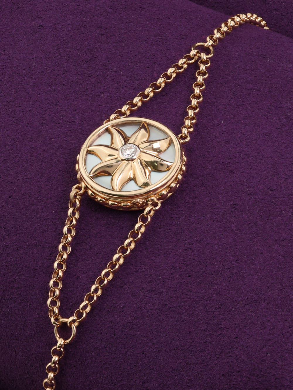 Браслет из золота c бриллиантами, ониксом и перламутром