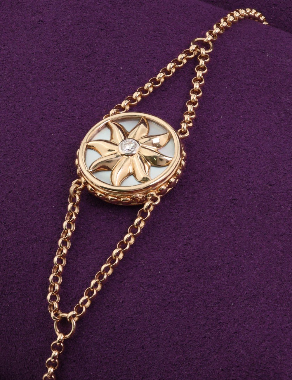 Браслет из золота 585 пробы c бриллиантами, ониксом и перламутром