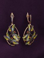 Серьги из золота 585 пробы c сапфиром, изумрудом и эмалью