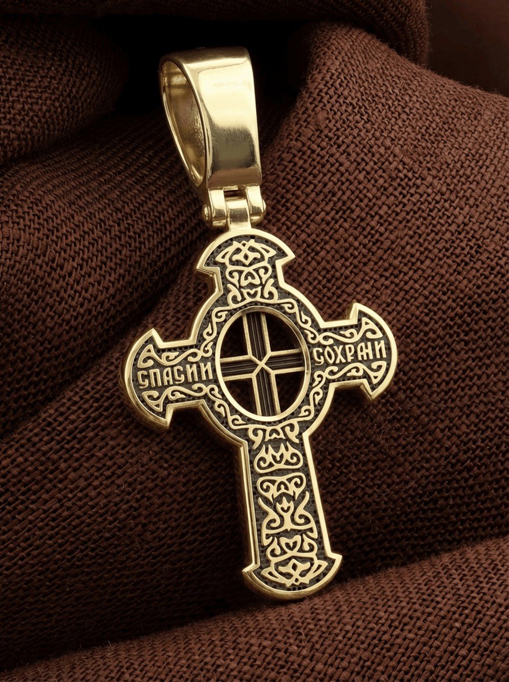 Крест из лимонного золота