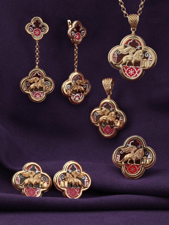 Кольцо из золота c эмалью и перламутром