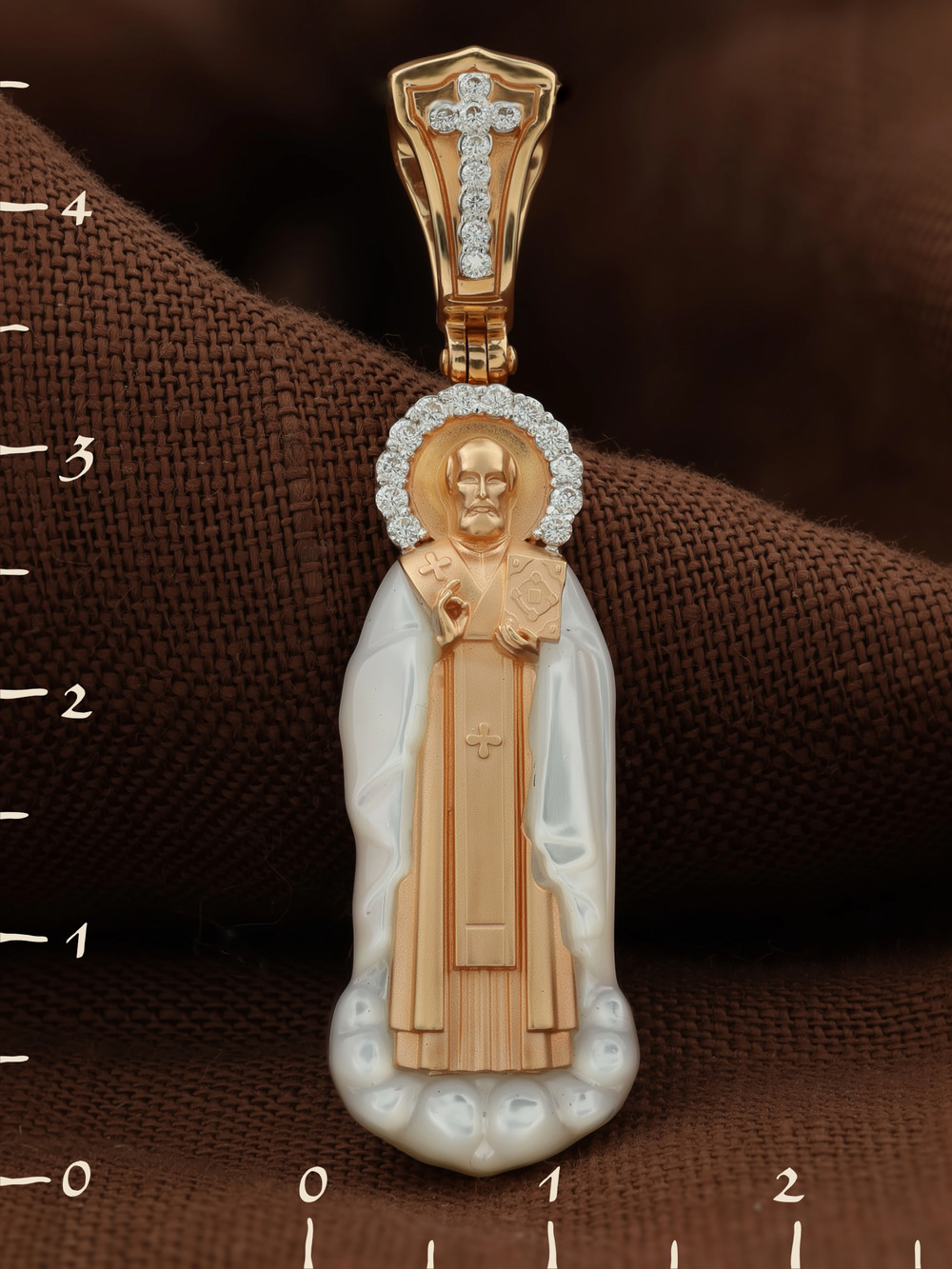 Образок из золота c бриллиантами и перламутром