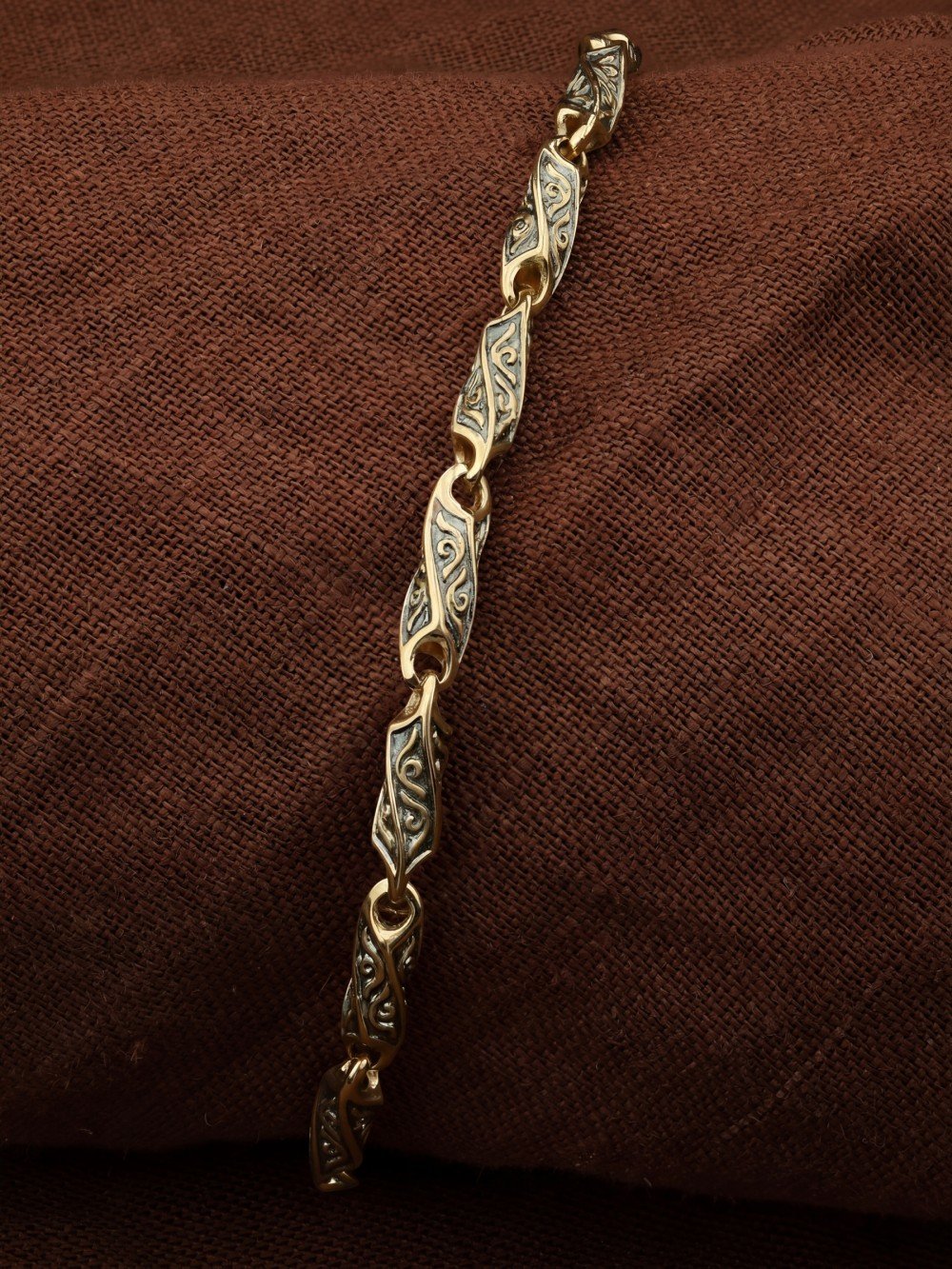 Браслет из лимонного золота