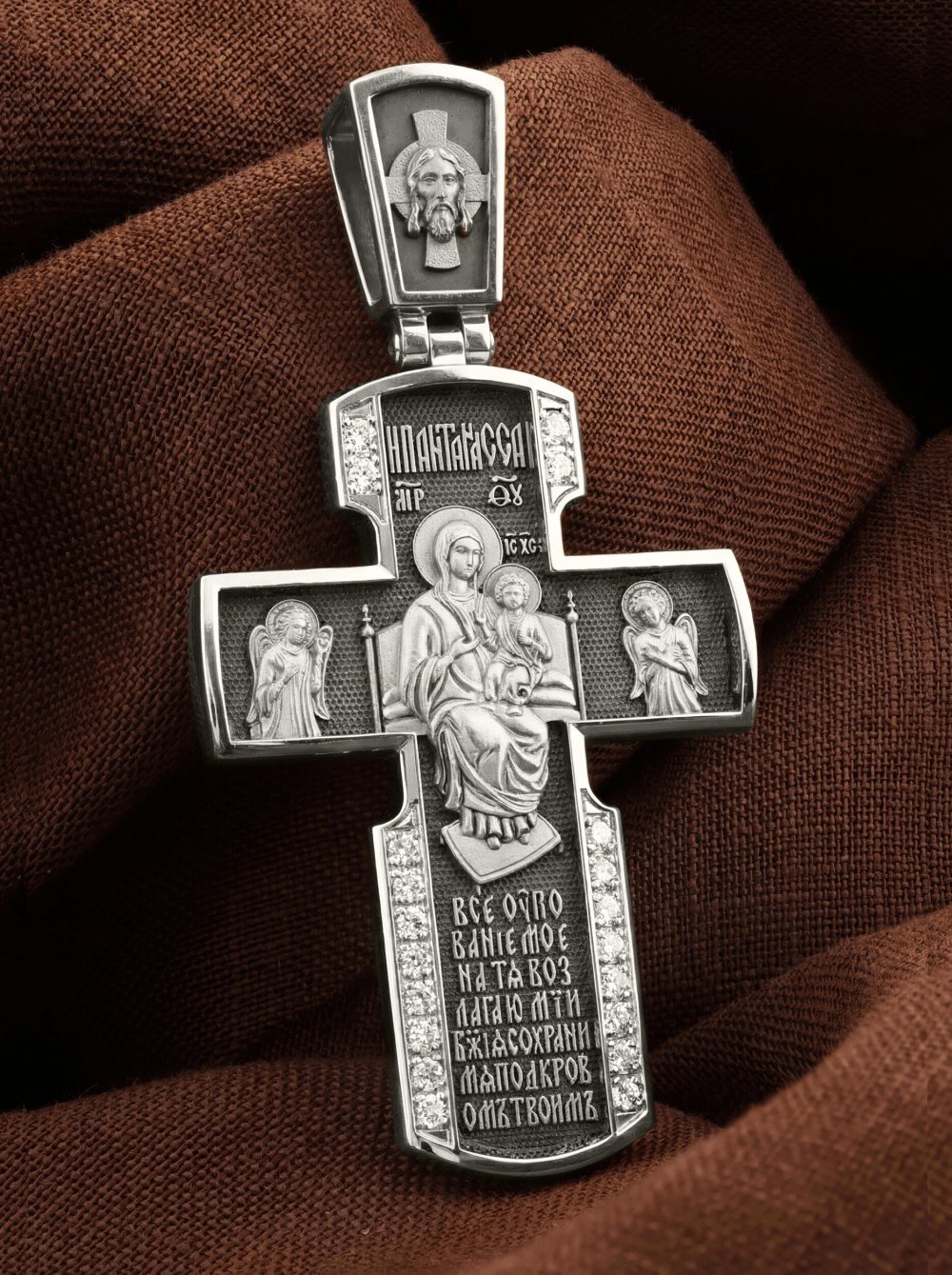 Крест из белого золота c бриллиантами