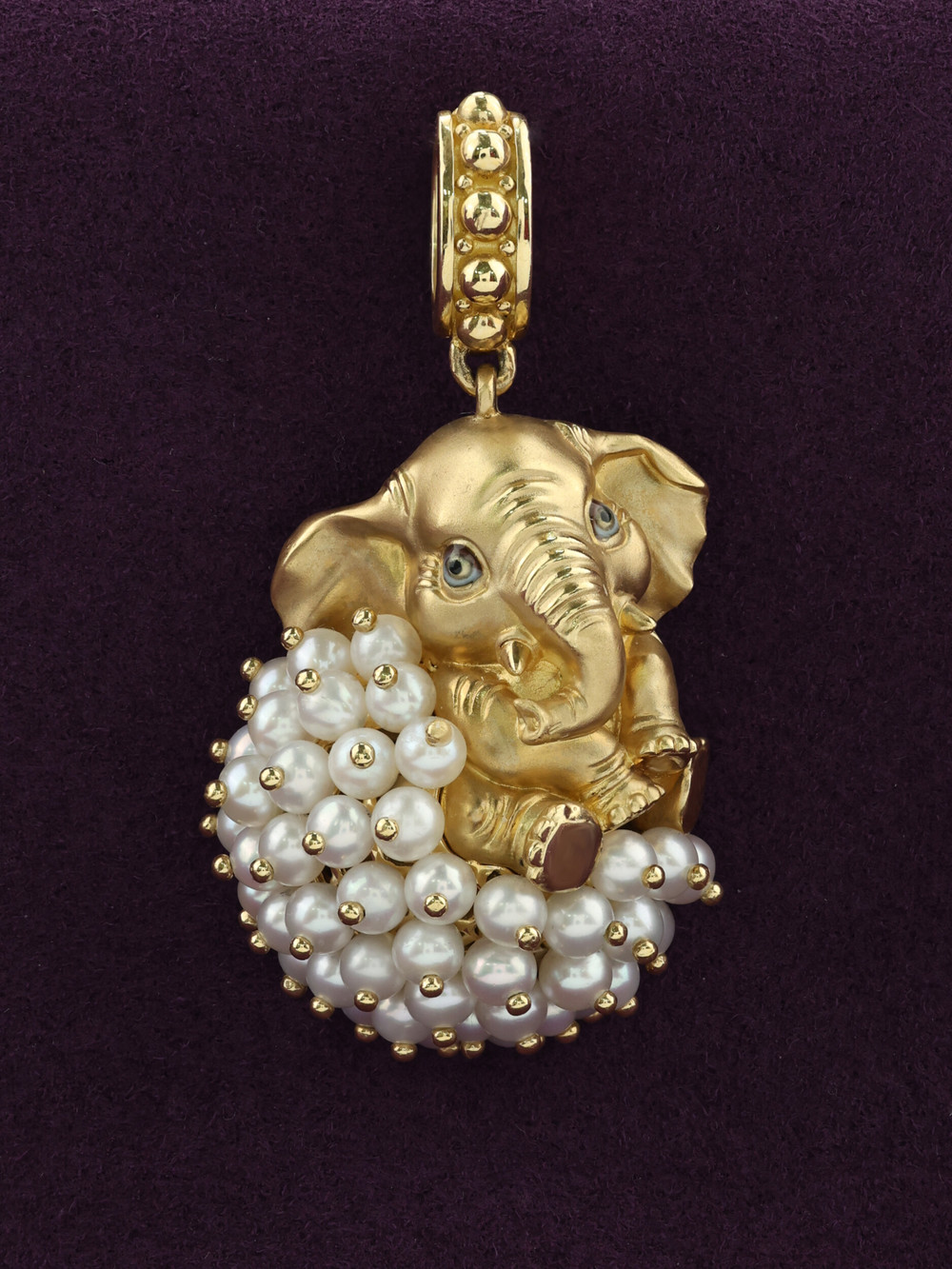 Подвеска из лимонного золота c эмалью и жемчугом