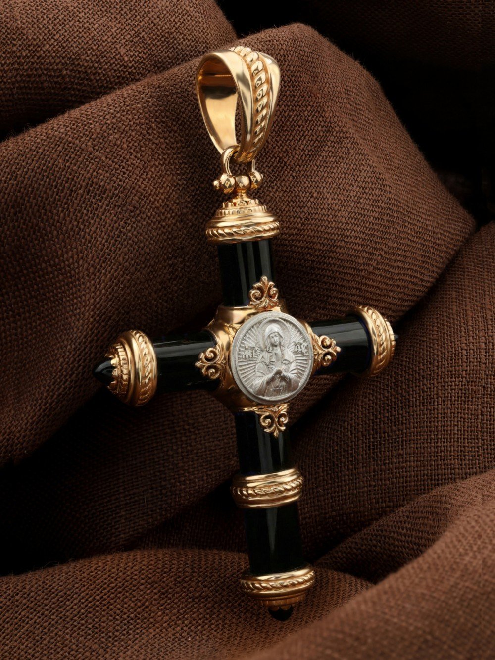 Крест из золота c ониксом