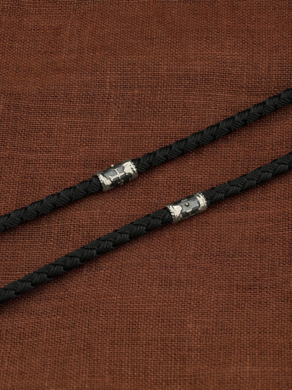 Шнурок шёлковый из белого золота c шёлковым шнурком