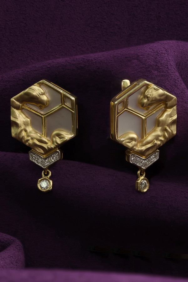 Серьги из лимонного золота c бриллиантами и перламутром