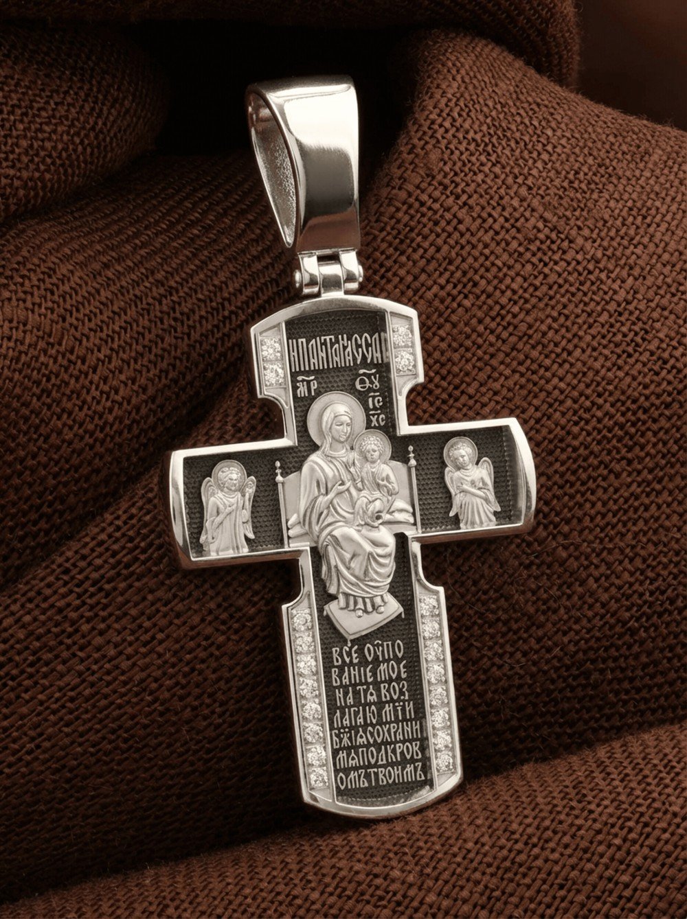 Крест из белого золота c бриллиантами