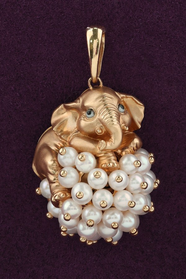 Подвеска из золота c эмалью и жемчугом