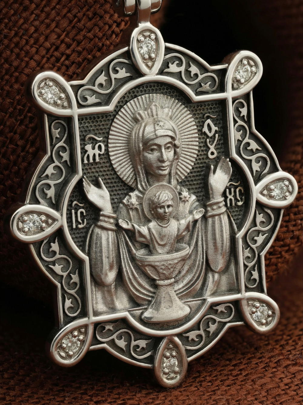 Образок из белого золота c бриллиантами