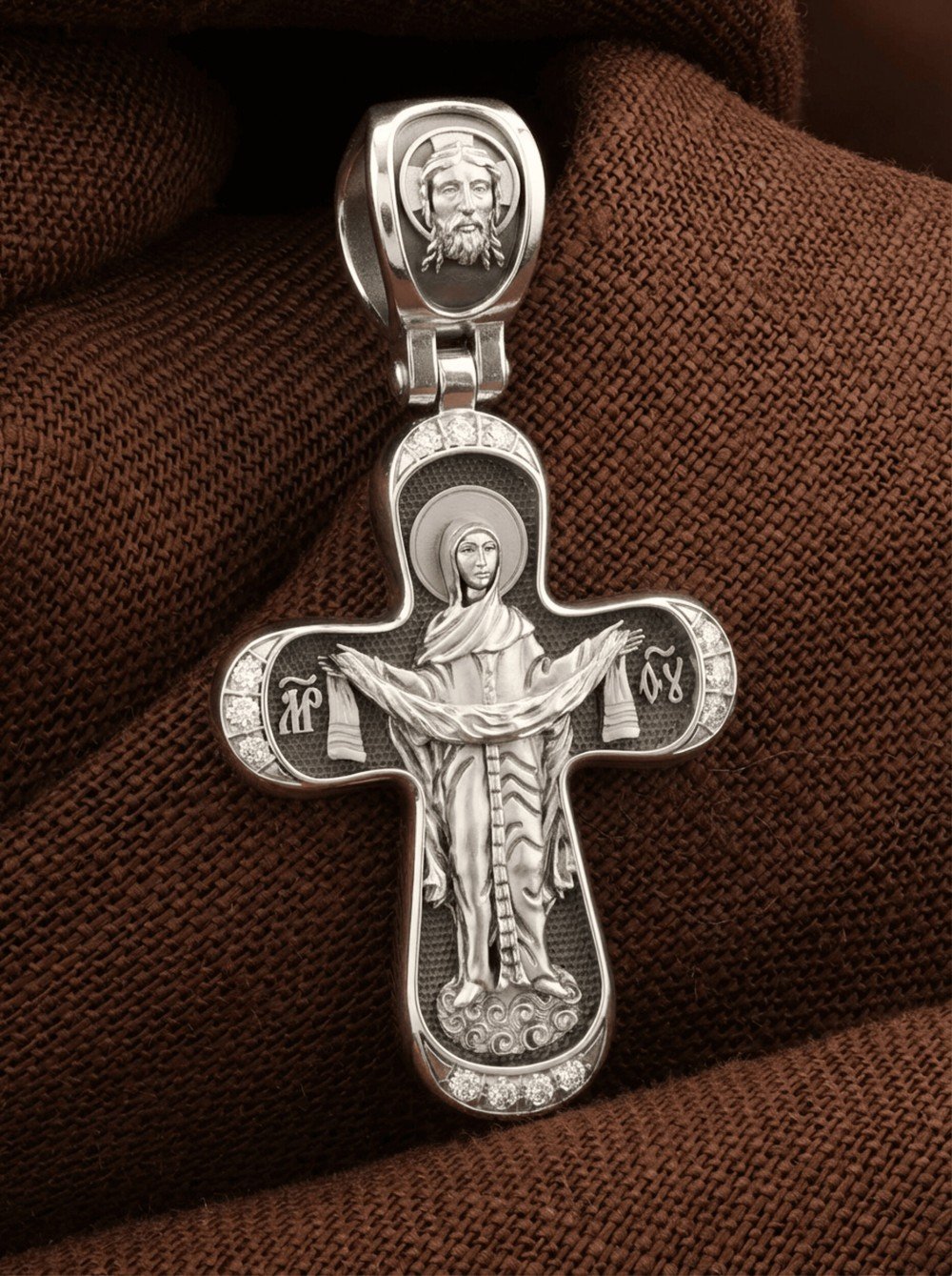 Крест из белого золота c бриллиантами