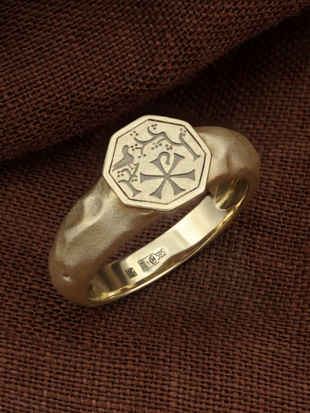 Кольцо из зелёного золота