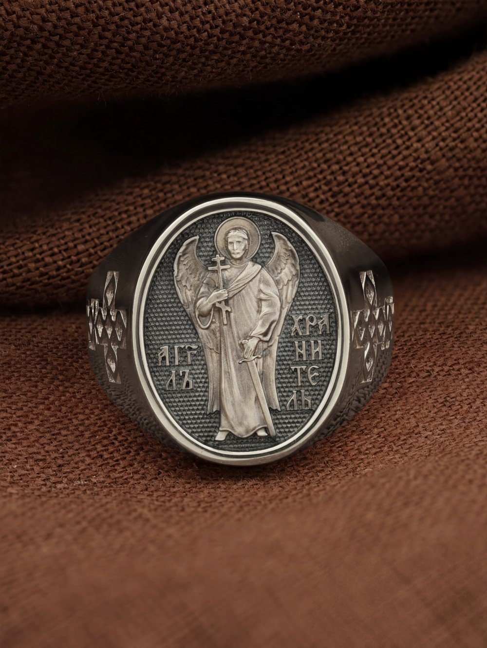 Кольцо из белого золота