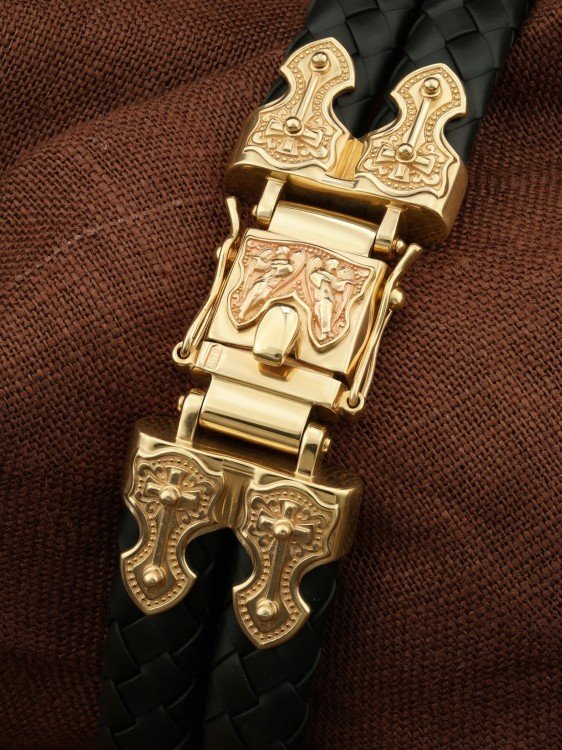 Браслет из лимонного золота c шнурком и ониксом