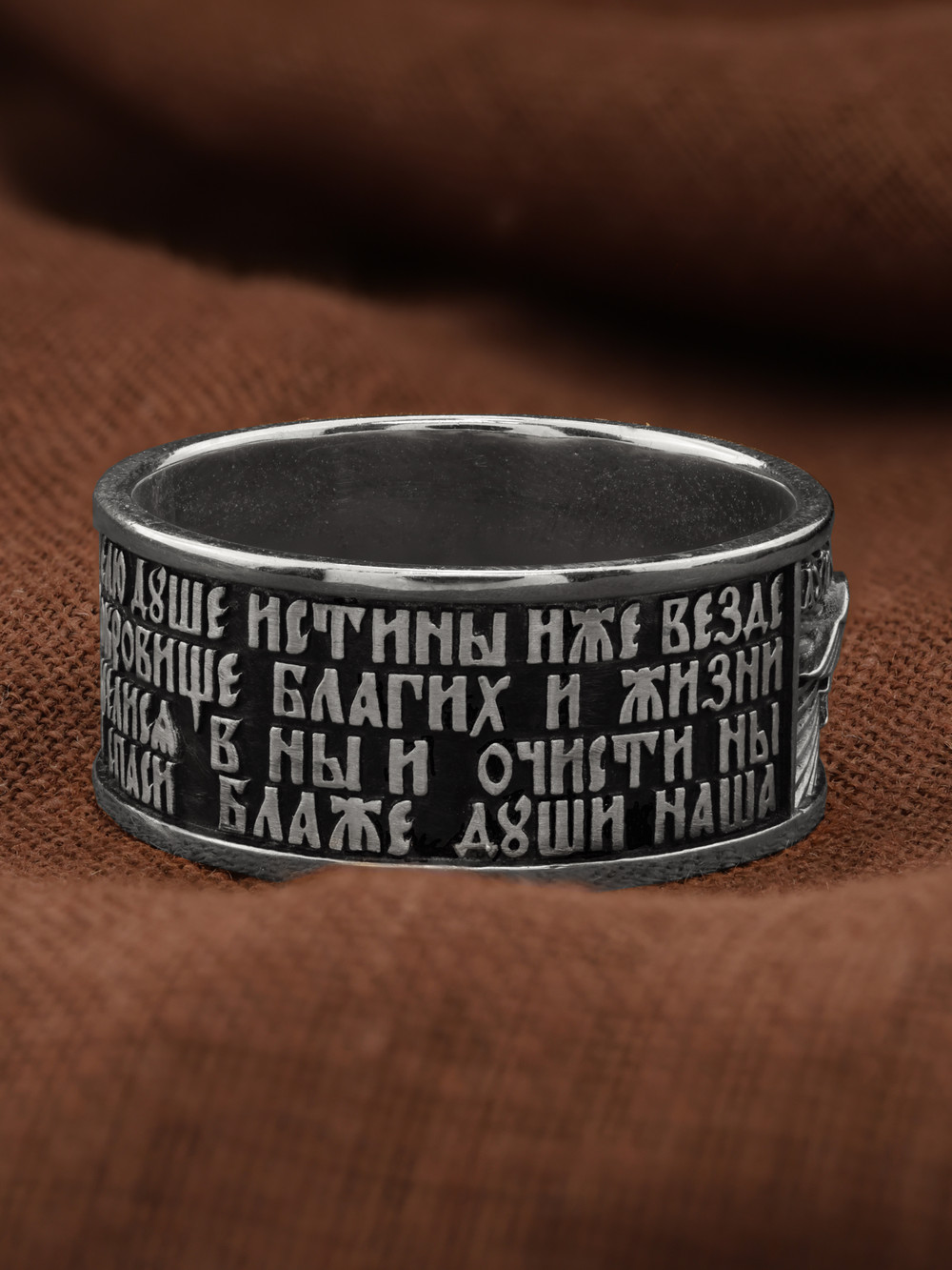 Кольцо из белого золота