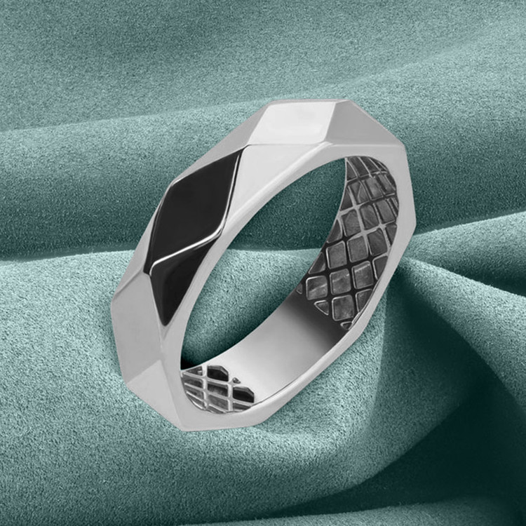 Кольцо из белого золота