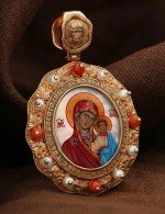 Образок из золота 585 пробы c эмалью, жемчугом, кораллом и перламутром
