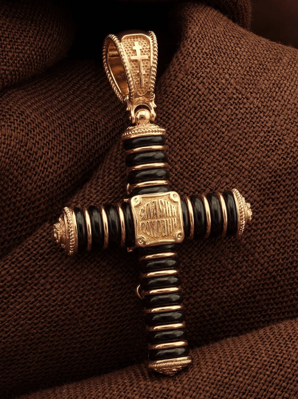 Крест из золота c ониксом