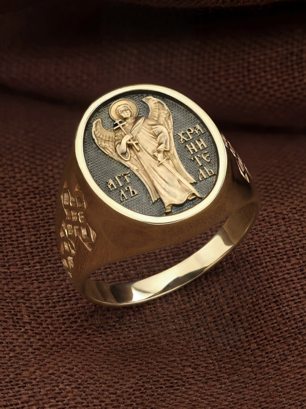 Кольцо из лимонного золота