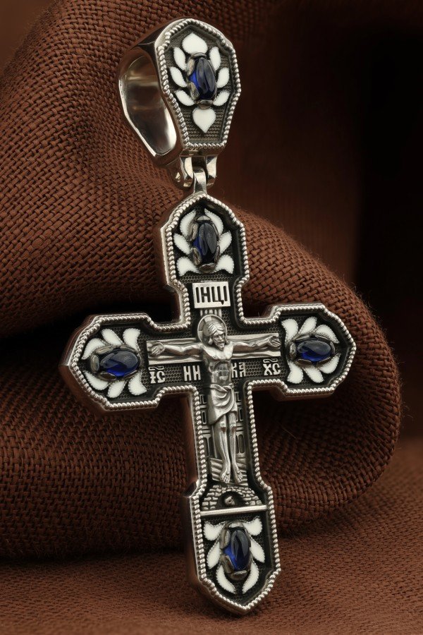 Крест из белого золота c эмалью и сапфиром