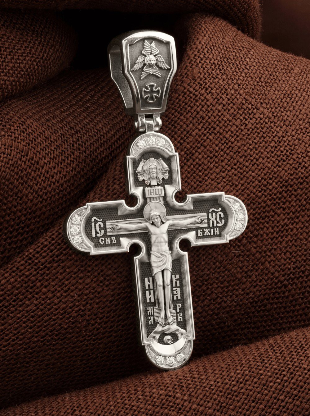 Крест из белого золота c бриллиантами