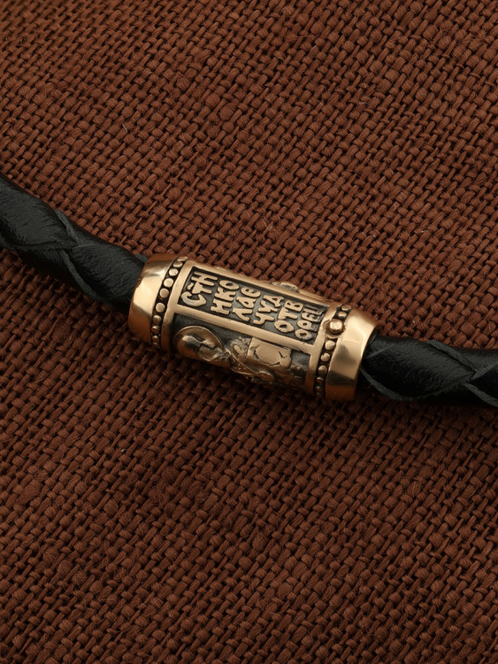 Браслет из золота c кожаным шнурком