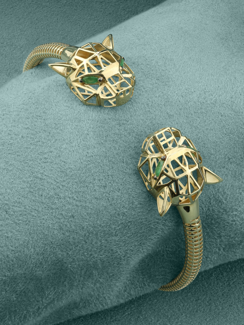 Браслет из лимонного золота c изумрудом