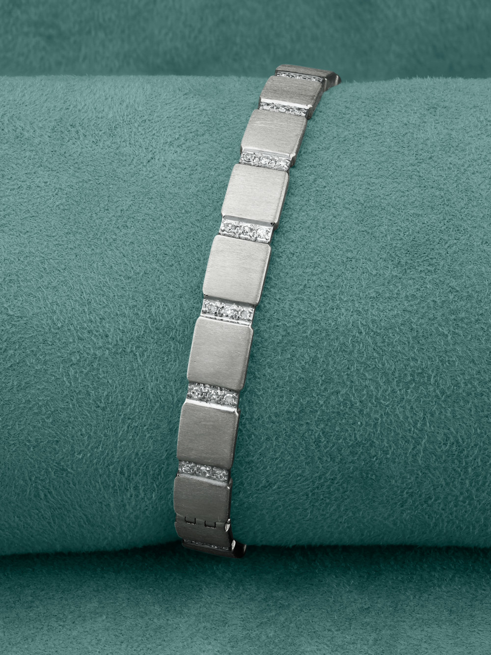 Браслет из белого золота c бриллиантами