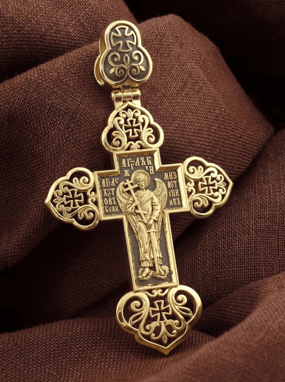 Крест из лимонного золота
