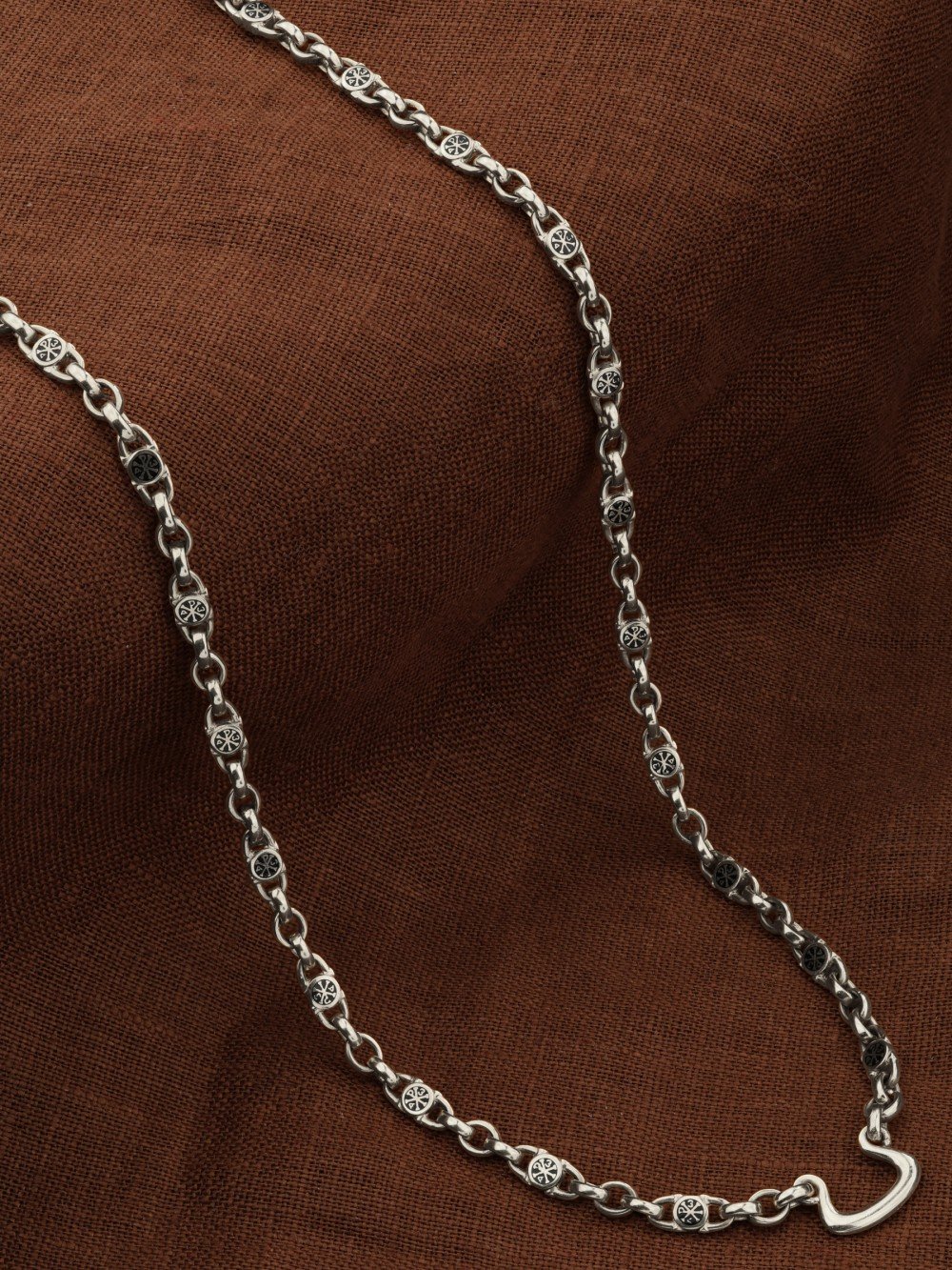 Цепь из белого золота c эмалью