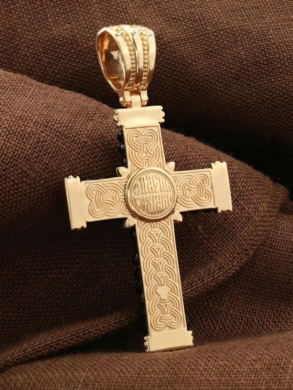 Крест из золота c ониксом