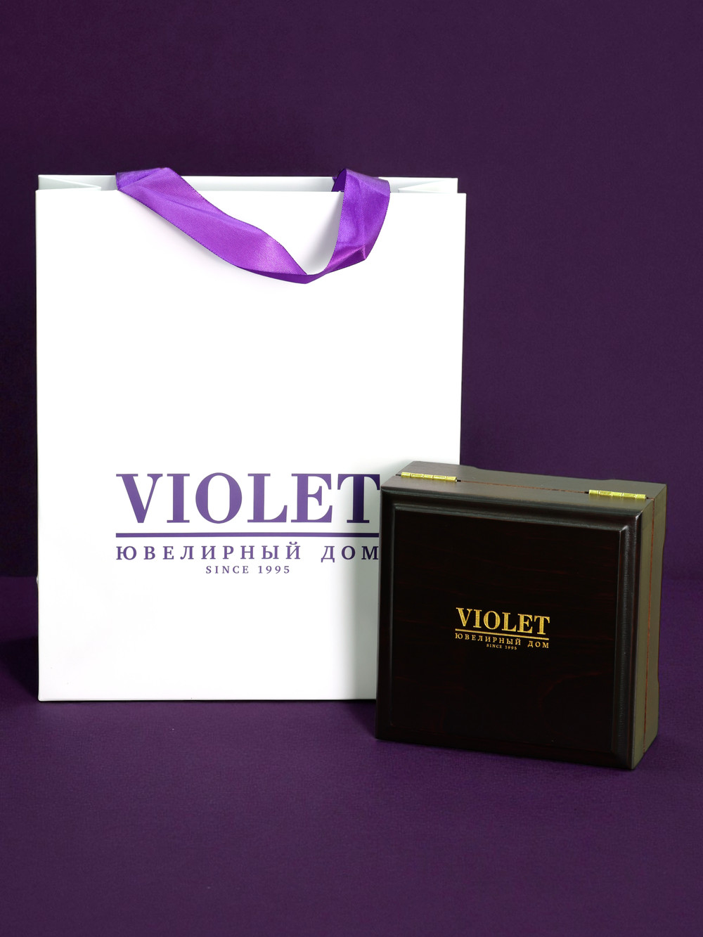 Брошь из золота c эмалью