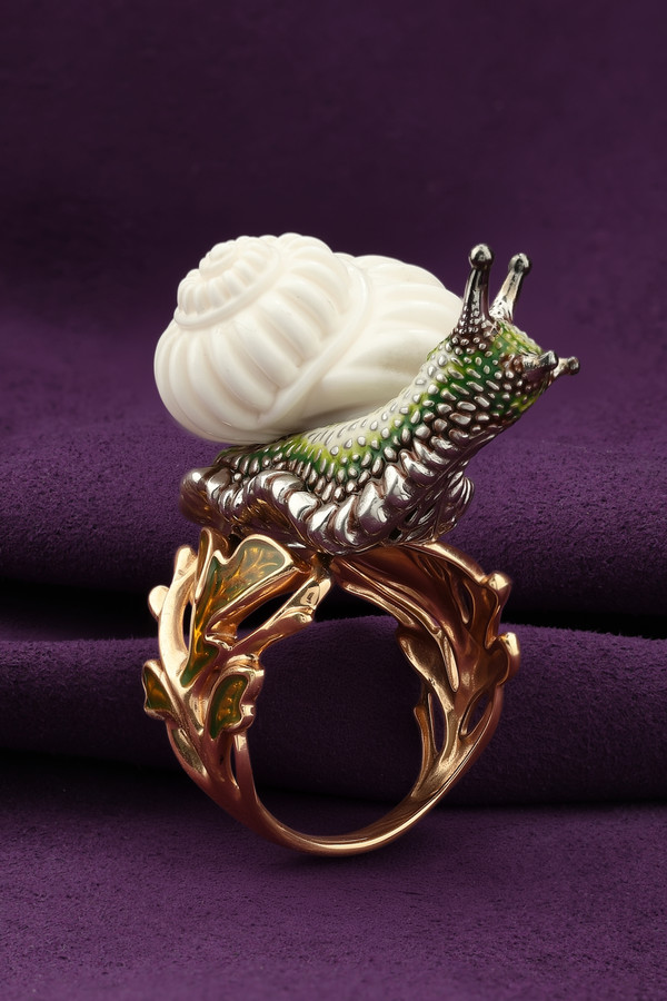 Кольцо из золота c эмалью и бивнем мамонта