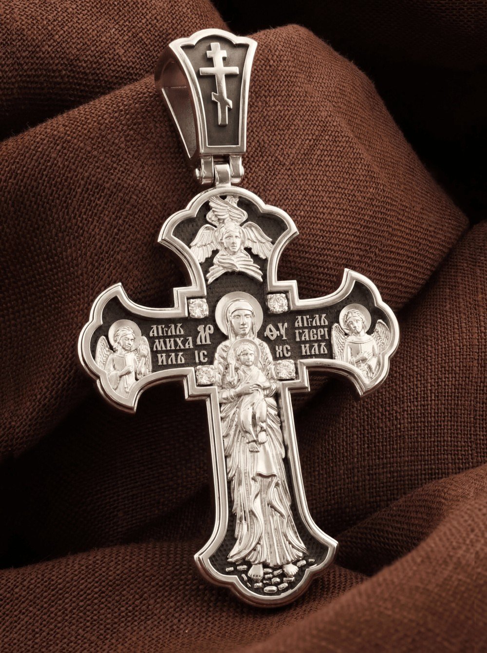 Крест из белого золота c бриллиантами