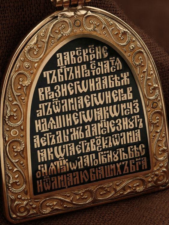 Образок из золота c эмалью, рубином и бивнем мамонта