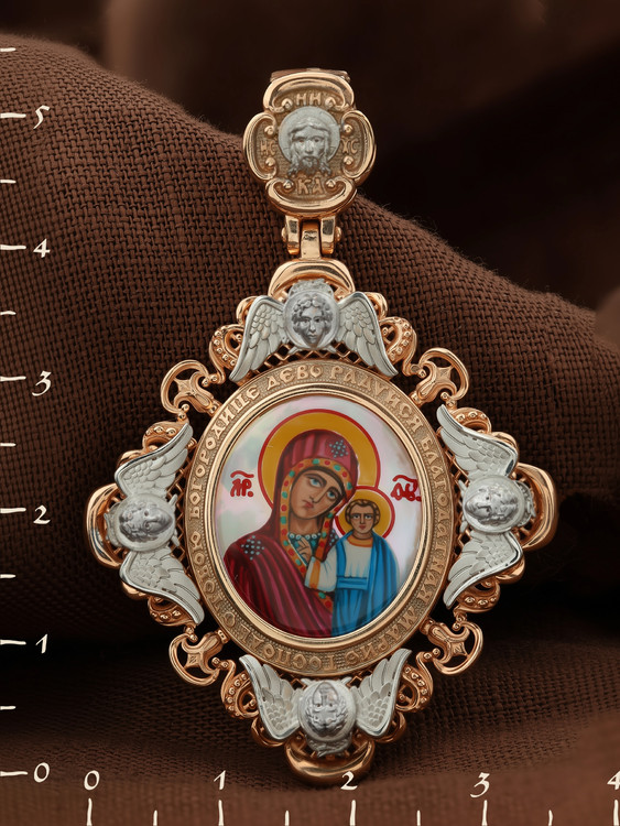 Образок из золота c эмалью и перламутром