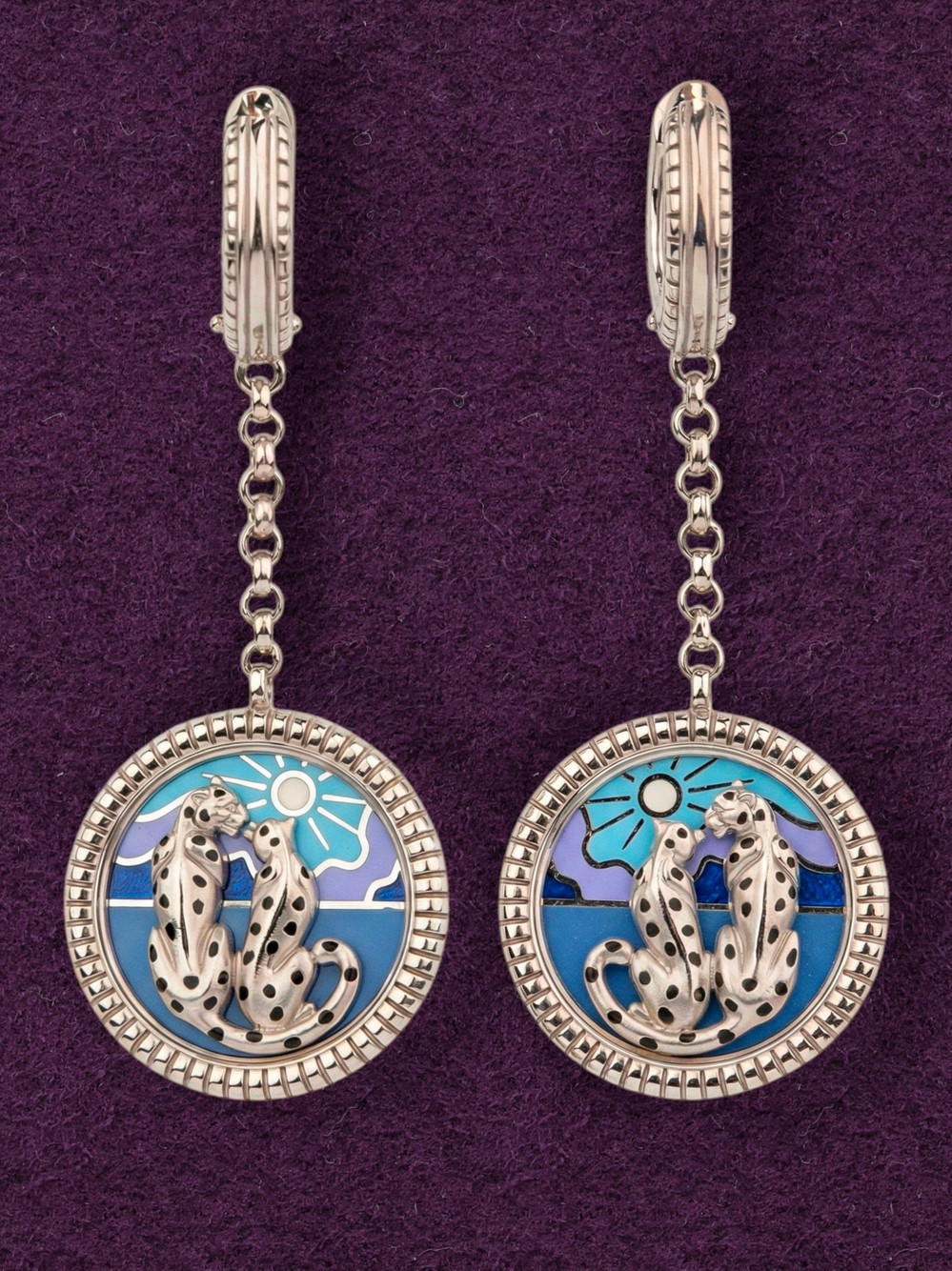 Серьги из белого золота c эмалью