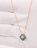 Колье из золота 585 пробы c бриллиантами и изумрудом