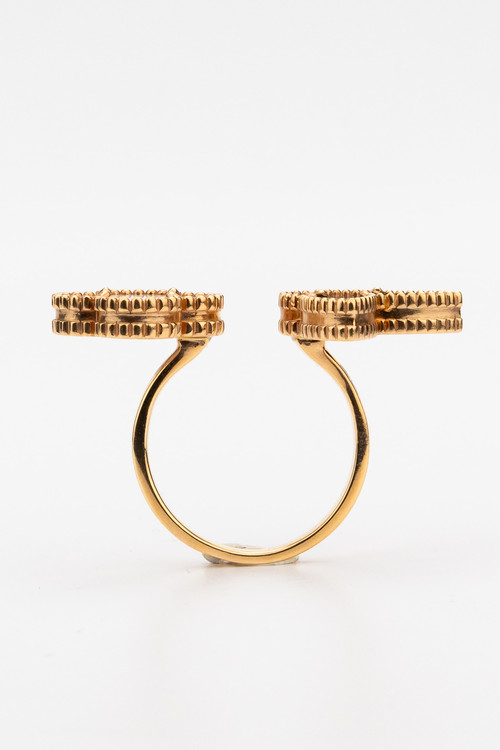 Кольцо из золота c ониксом и перламутром