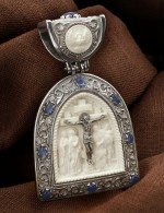 Образок из белого золота 585 пробы c эмалью, сапфиром и бивнем мамонта