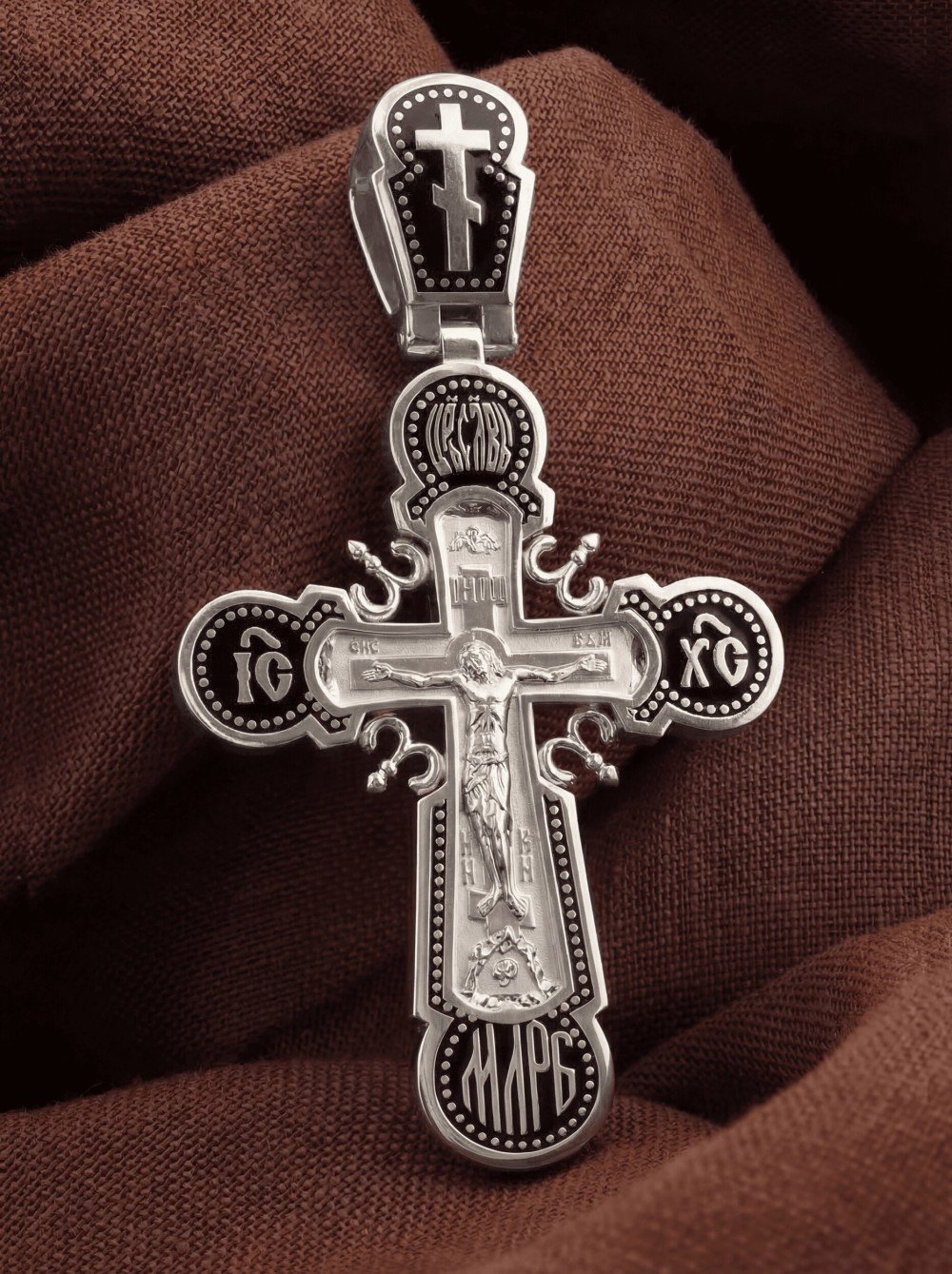 Крест из белого золота c эмалью