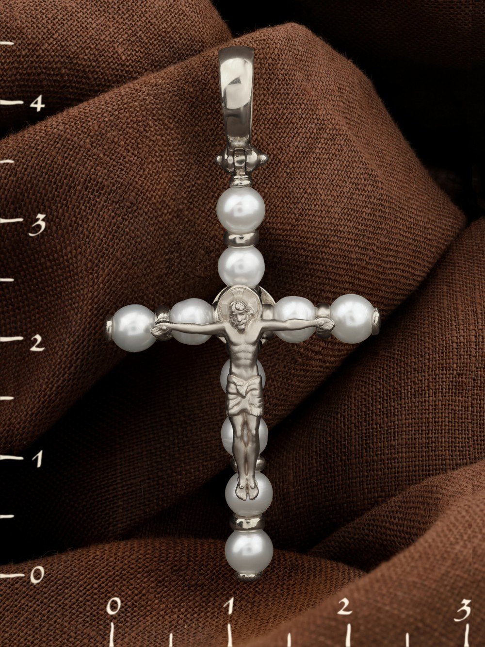 Крест из белого золота c жемчугом